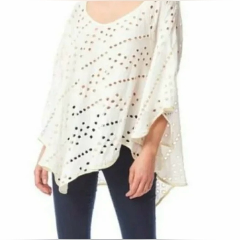 Free People|Boho blouse “Dot to dot eyelet top with split bell sleeves•Oversized